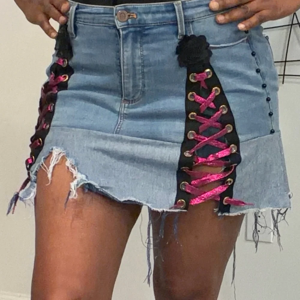 Stylish Denim Skirt with Pink Accents - Picture 2 of 6